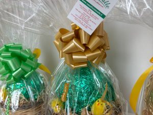 Cacio UOVO di Pasqua in Cestino artigianale con rametti di ulivo - La Valle